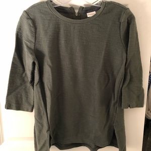 Green 3/4 sleeved shirt. Very cute!